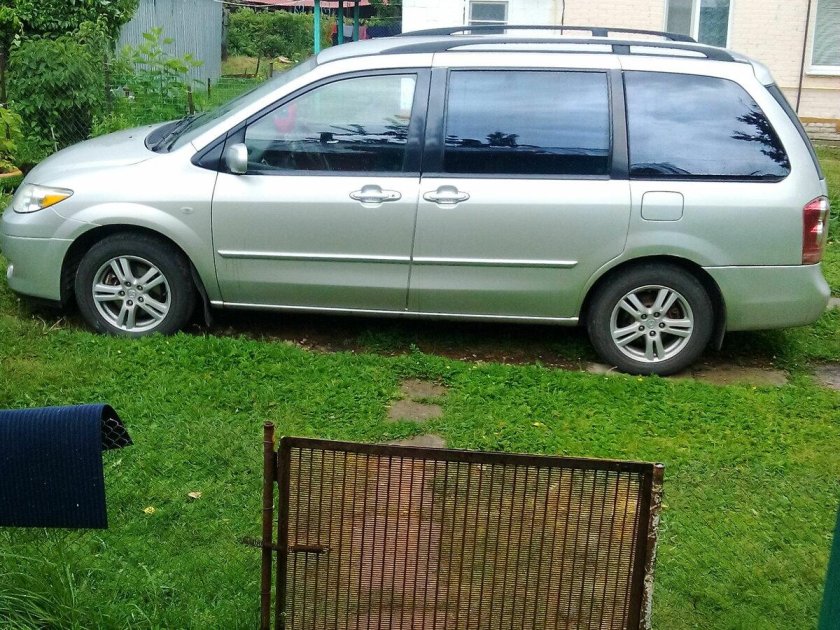 Мазда минивэн 2005