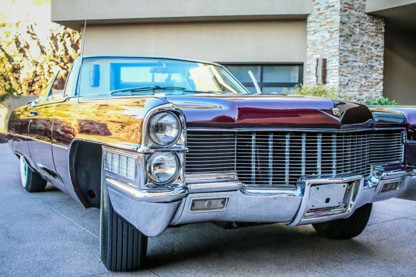 Кадиллак Девиль старый