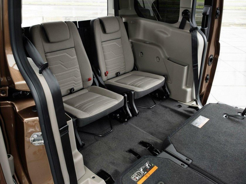 Ford Grand Tourneo connect 2013