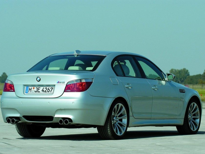 BMW m5 e60 2004