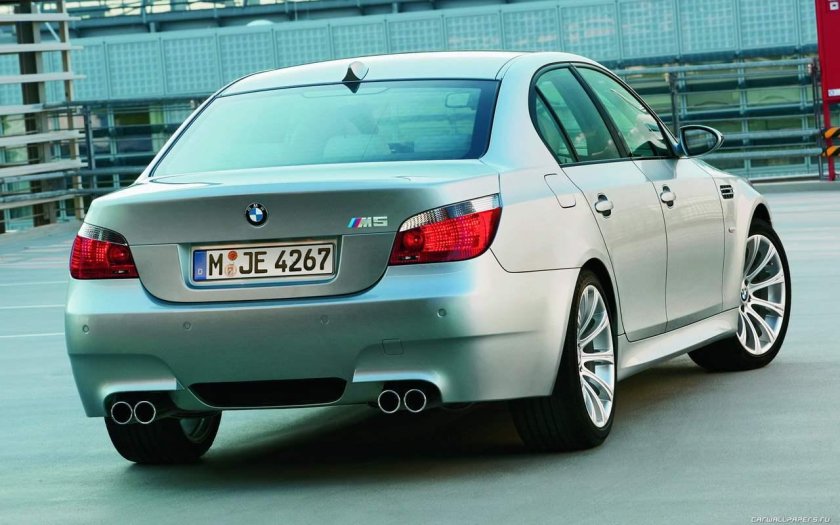 BMW m5 e60 2004