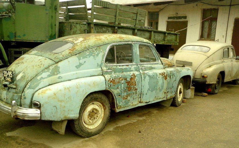 Реставраторы старых автомобилей