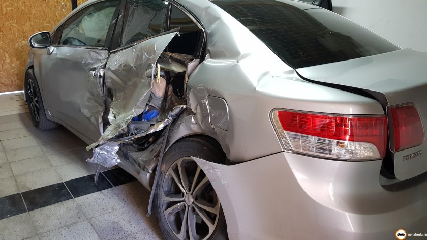 Разбитый Тойота Аллион