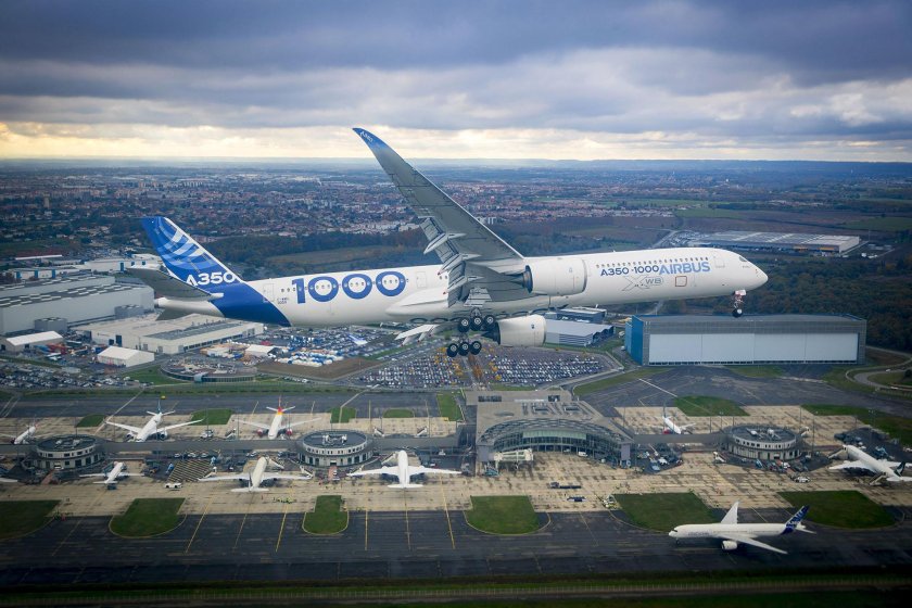 Самолёт Airbus а350-1000