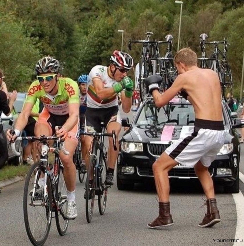 Смешной велосипедист