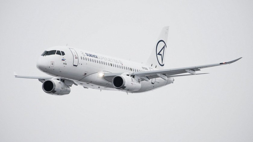 SSJ-100 самолет