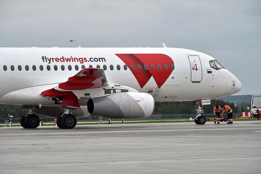 Сухой Суперджет 100 Red Wings