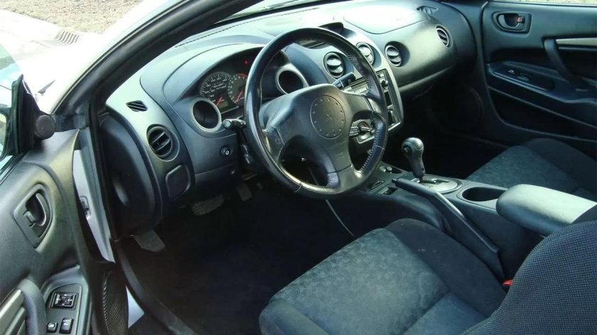Mitsubishi Eclipse 3g салон
