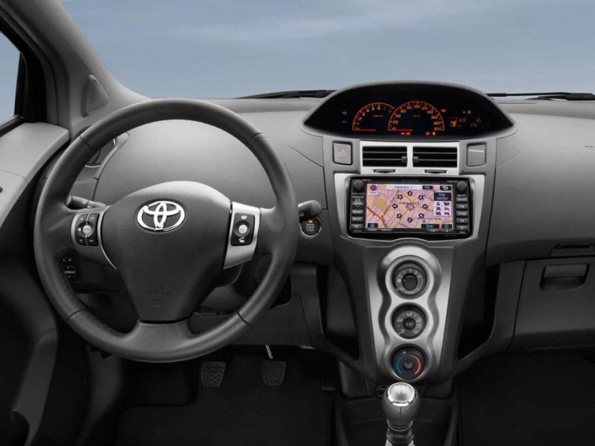 Toyota Yaris 2008 салон