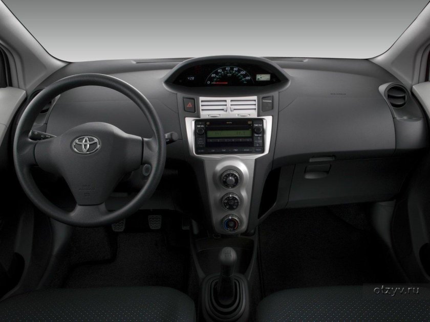 Toyota Yaris 2008 салон