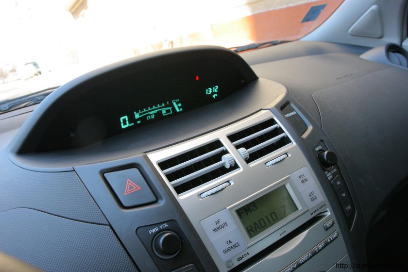 Магнитола тойота ярис 2007