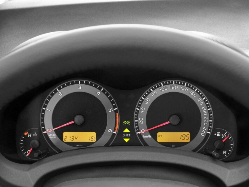 Панель приборов Тойота аурис 2008