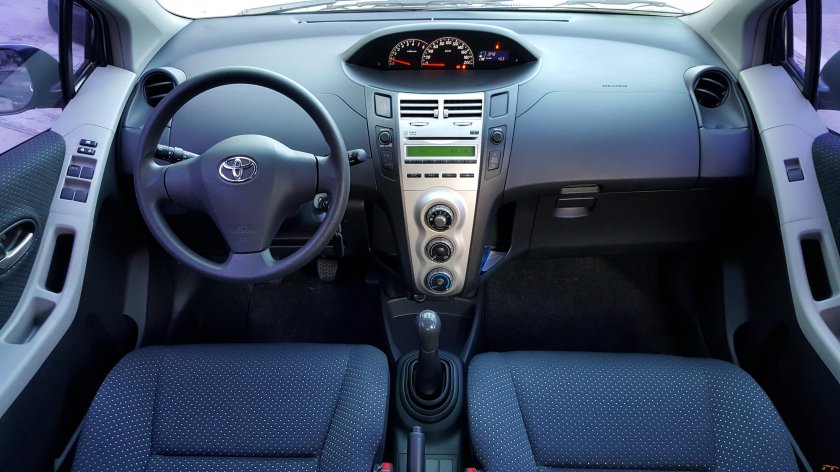 Тойота Ярис 2008