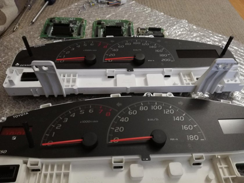 Приборная панель Тойота Ярис 2008