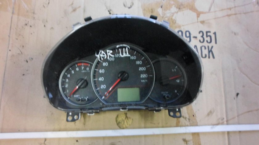 Приборная панель Yaris 1 поколение