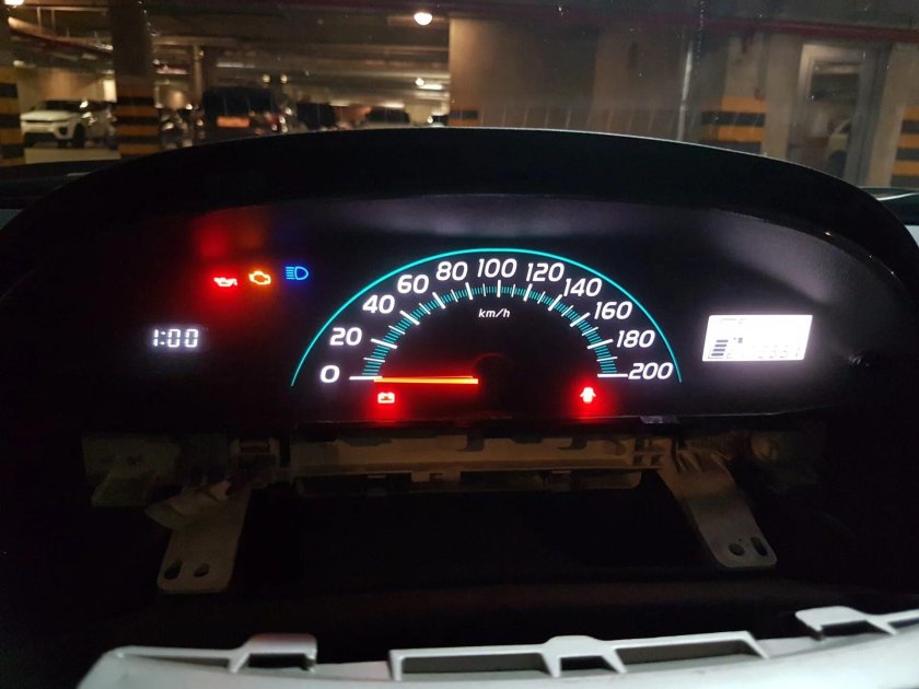 Панель приборов Toyota Yaris p1