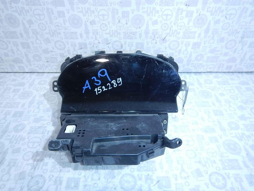 Toyota Yaris панель приборов