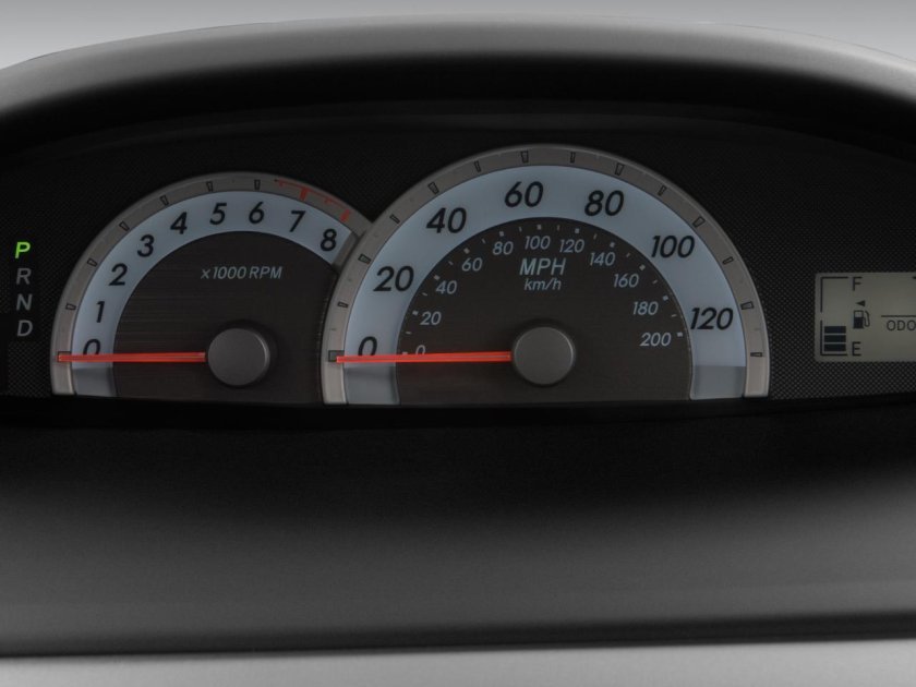 Toyota Yaris приборная панель