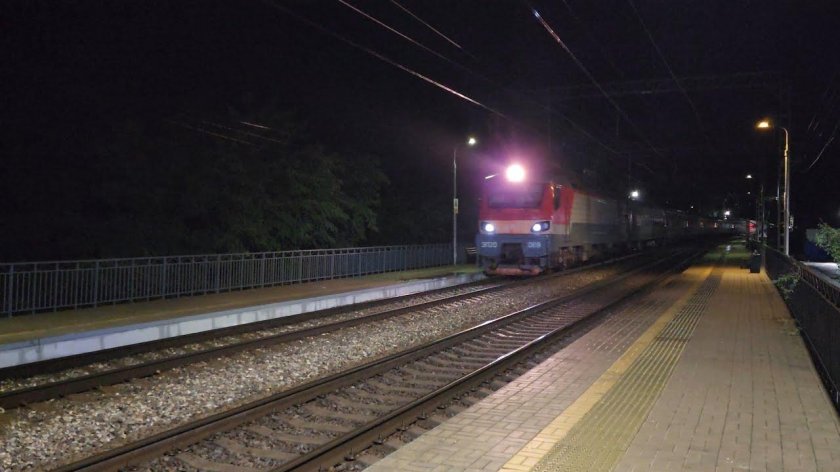 Поезд адлер москва