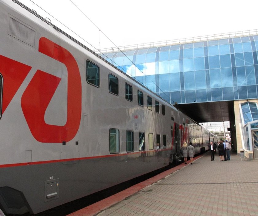 Поезд 642 Ростов Адлер двухэтажный