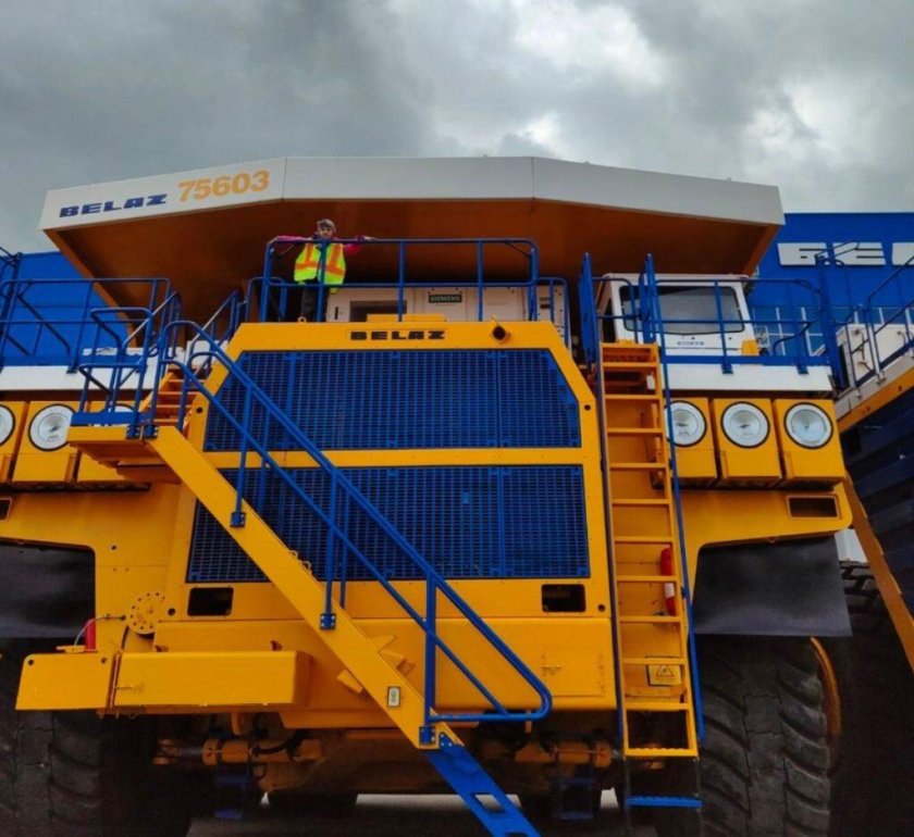 Белаз карьерный самосвал