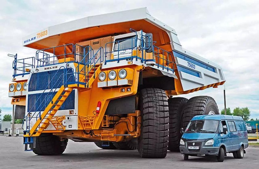 Карьерный самосвал БЕЛАЗ-75710