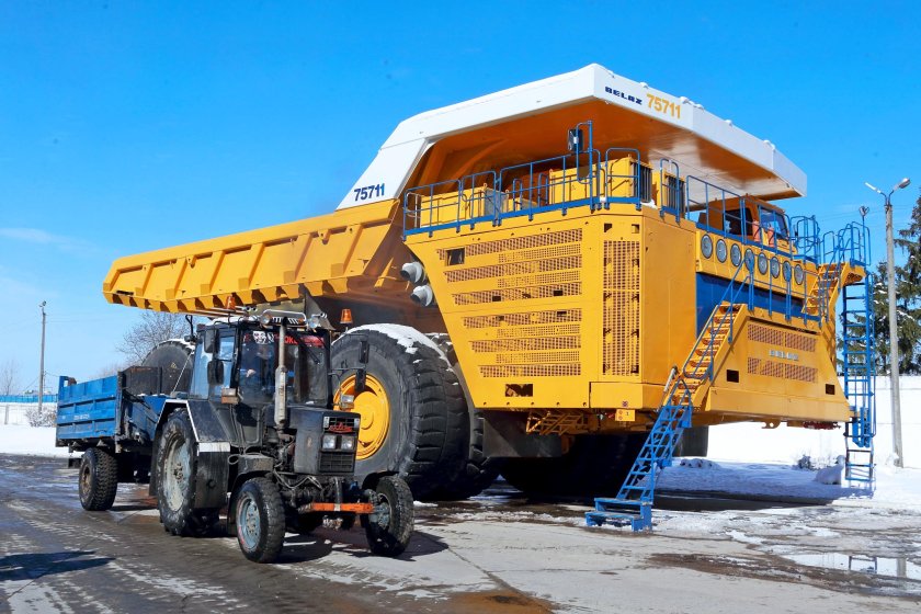Карьерный самосвал БЕЛАЗ-75710
