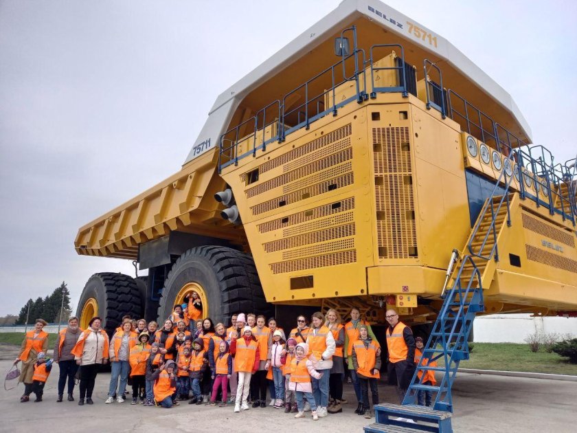 Карьерный самосвал БЕЛАЗ-75710