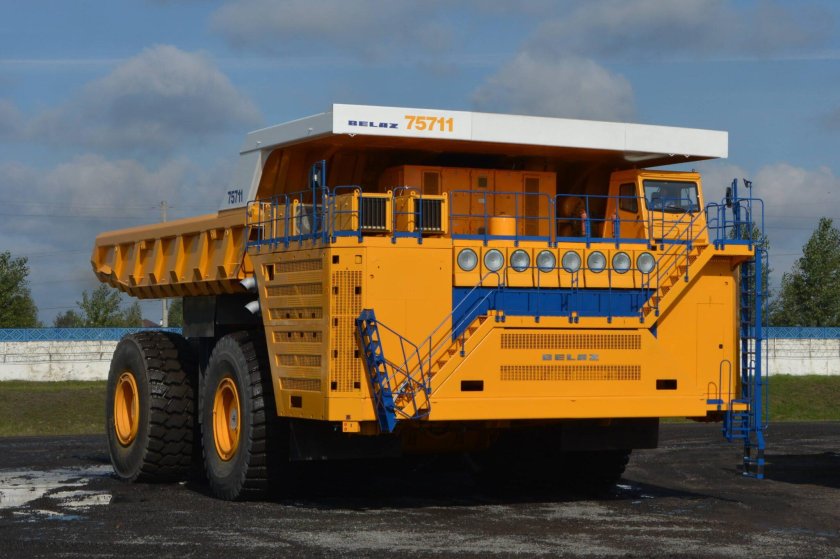 Карьерный самосвал БЕЛАЗ-75710