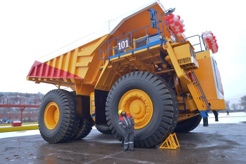 Карьерный самосвал БЕЛАЗ-75710