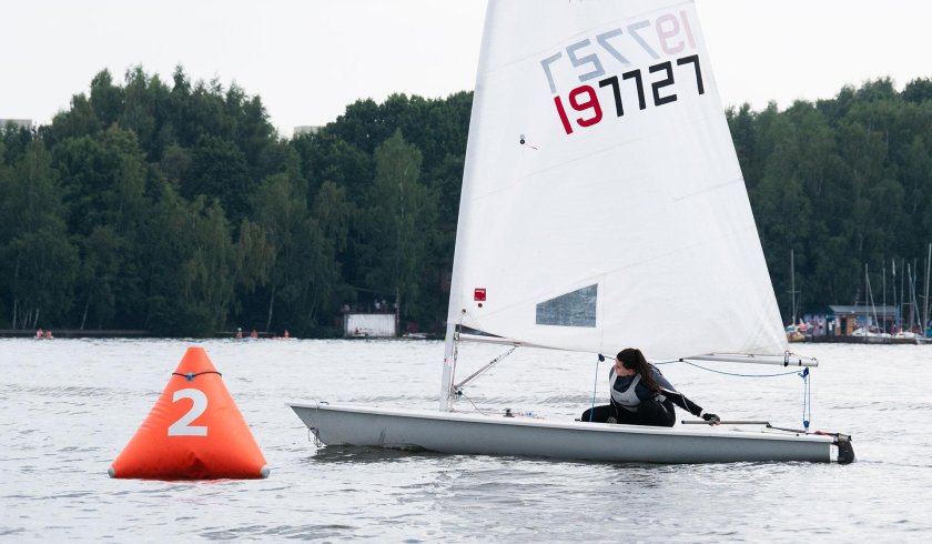 Луч парусная лодка