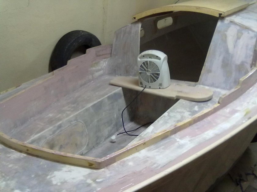 Самоотливной носовой кокпит