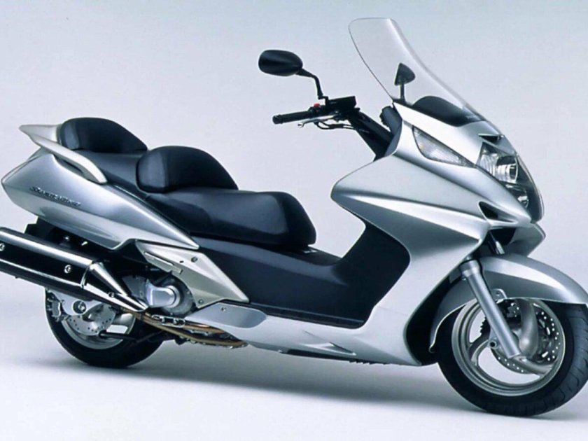 Макси скутер Honda Silverwing 600