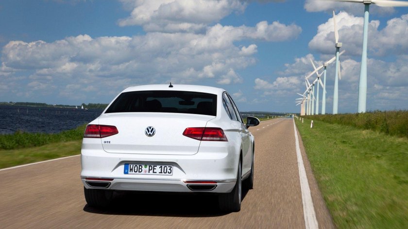 Volkswagen Passat 2015 белый