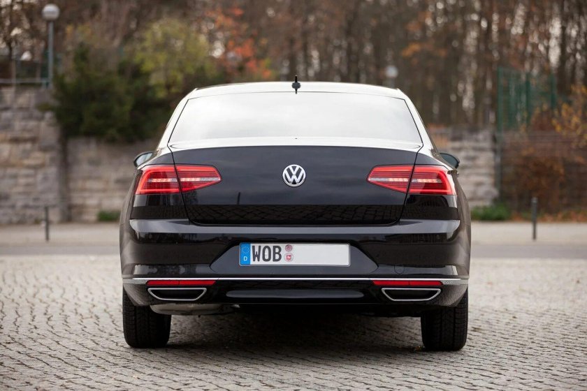 Volkswagen Passat b8 сзади