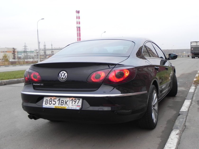Volkswagen Passat cc с круглыми задними фарами