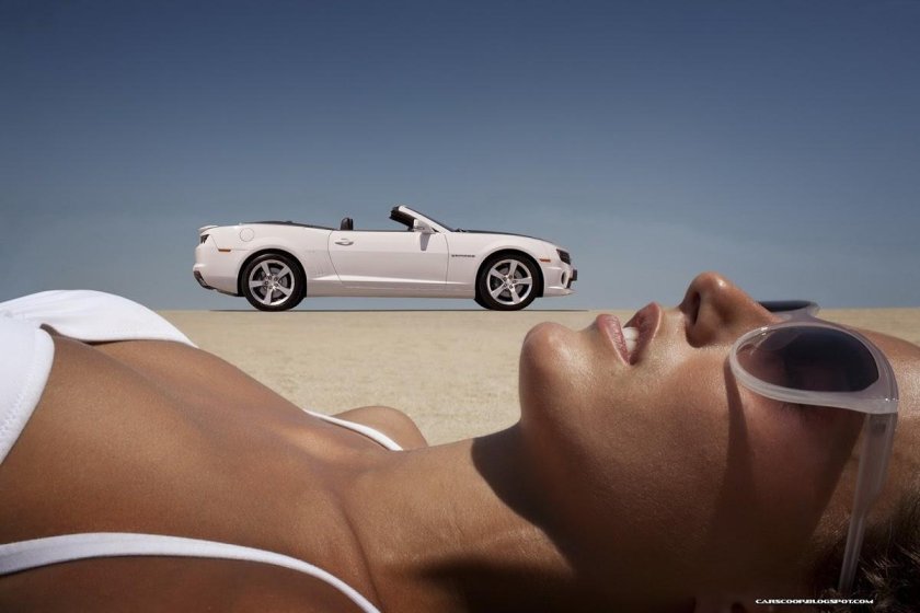 Девушка в кабриолете