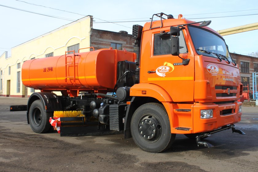 Комбинированная дорожная машина (КДМ) КАМАЗ-43253