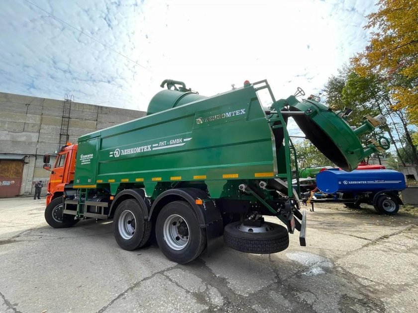 Комбинированная илососно-каналопромывочная машина омз-611