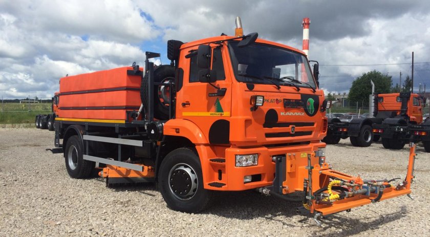 КАМАЗ 6520 КДМ Меркатор щётка