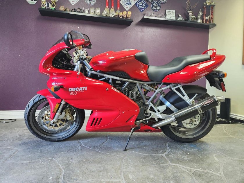 Ducati supersport 900