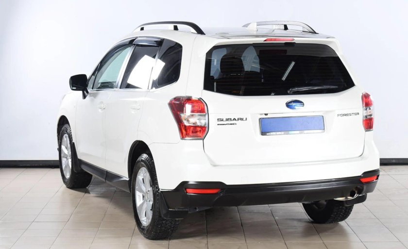 Субару Форестер 2017 сзади