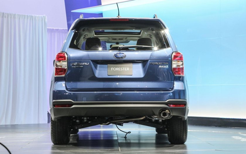 Субару Форестер 2017 сзади