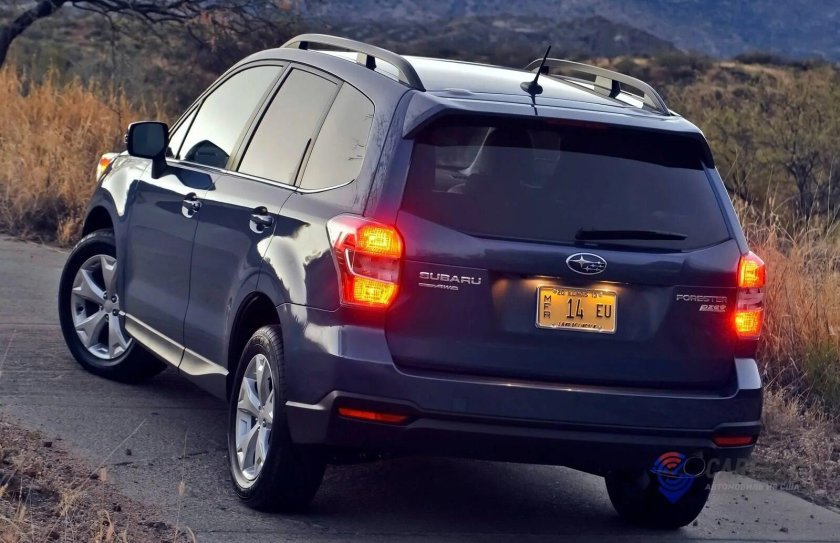 Субару Форестер 2017 сзади