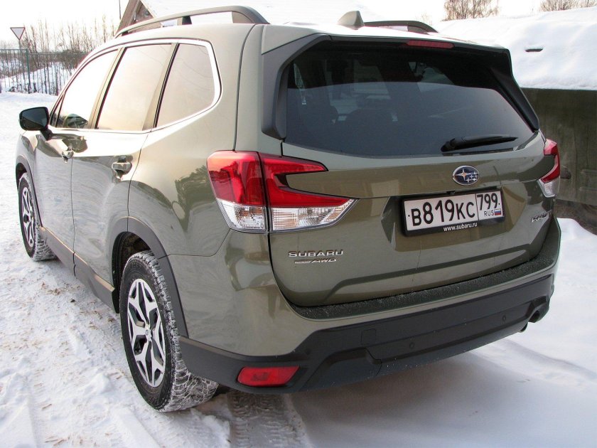 Субару Форестер сзади