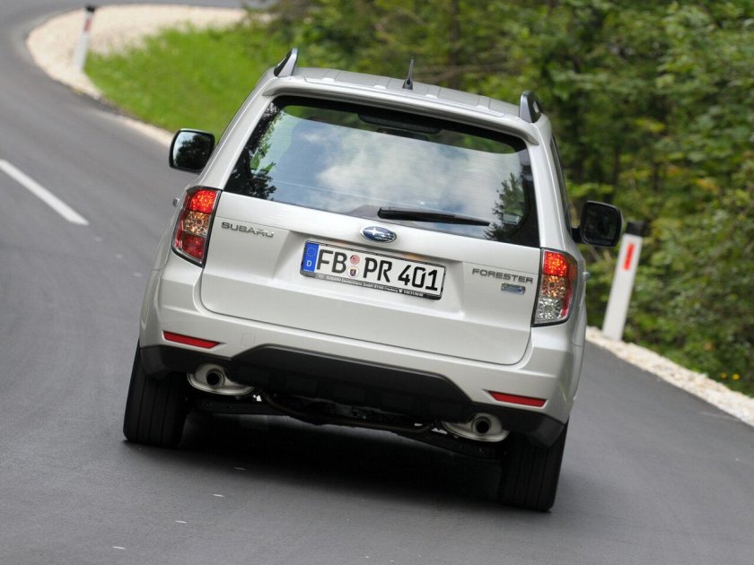 Субару Форестер сзади