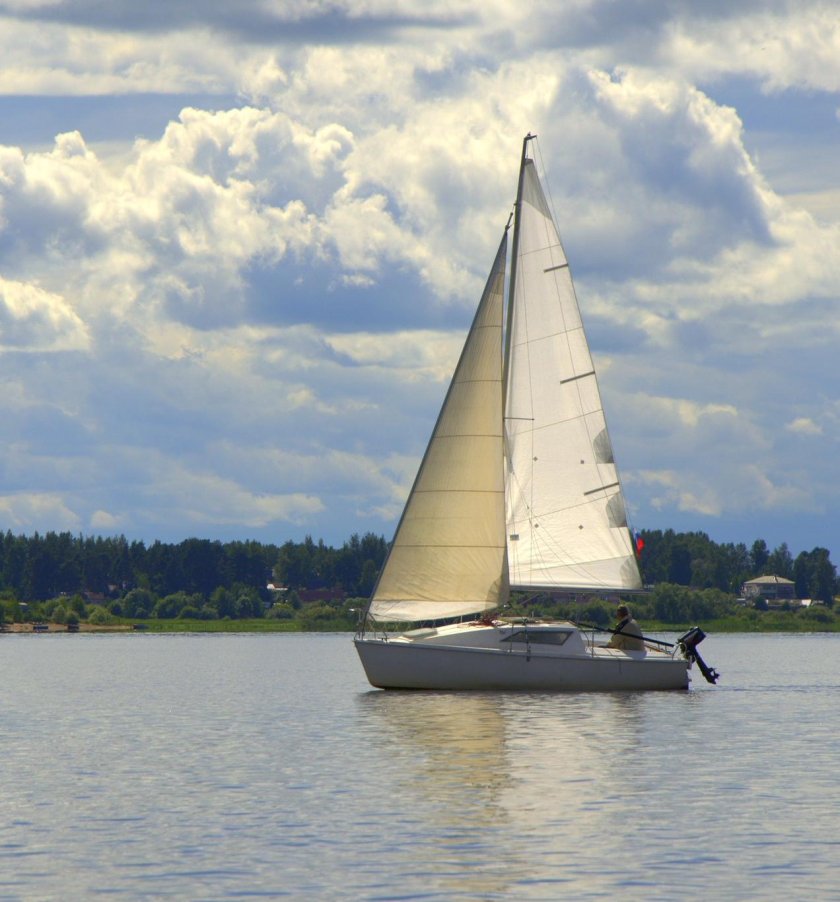 Лодка Рикошет 550 парусная