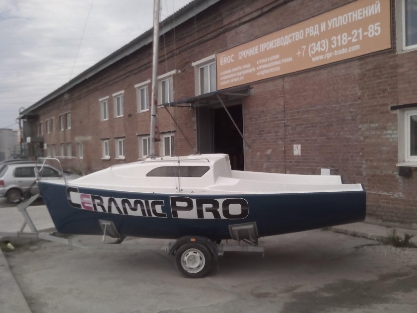 Яхта Рикошет 750