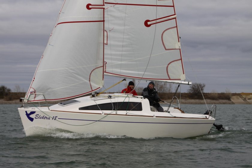 Парусная яхта Рикошет 550