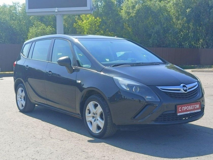 Опель Зафира б мокрый асфальт